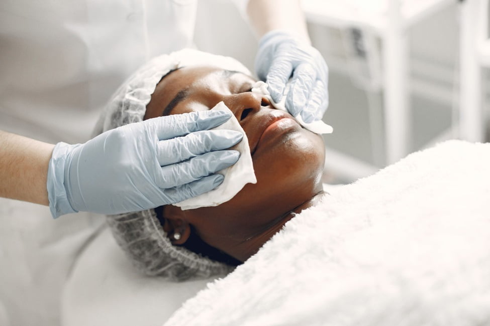 Hydrafacial vs. Microdermabrasion: Picking the Right Facial Treatment